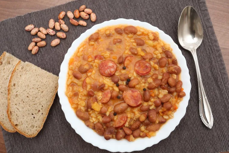 Tradicionalni recepti iz Koroške: Ričet s dimljenim mesom i mežerli na Vlastin način