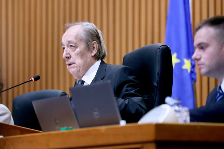 Sabor spojio vikend? Ovo je 'sedam veličanstvenih' koji su u petak ujutro došli na posao