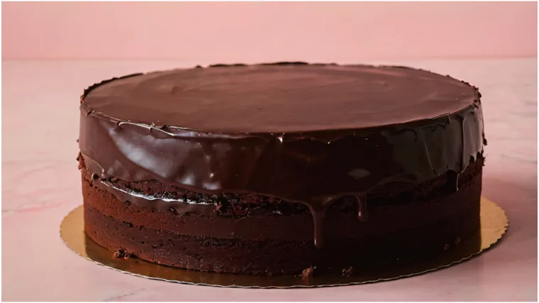 Popularna Ding Dong torta: Raskošna čokoladna slastica s neodoljivim punjenjem koja osvaja na prvu