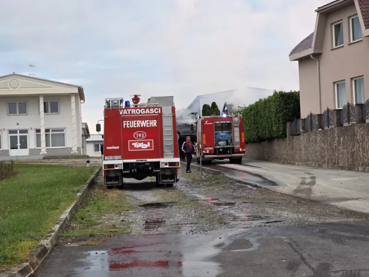 Buktinja kod Požege: Izgorjeli skupocjeni automobili poznatog poduzetnika