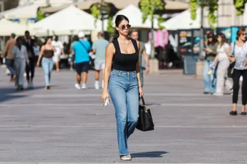 Od njenog dekoltea zastaje dah: Zgodna crnka izazvala pomutnju u centru Rijeke