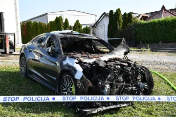 Pogledajte što je ostalo od luksuznih automobila nakon požara kraj Požege: Sve je uzrokovao hibrid?