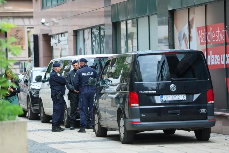 Pravaš Keleminec zapalio zastavu Hrvatske iz vremena SFRJ