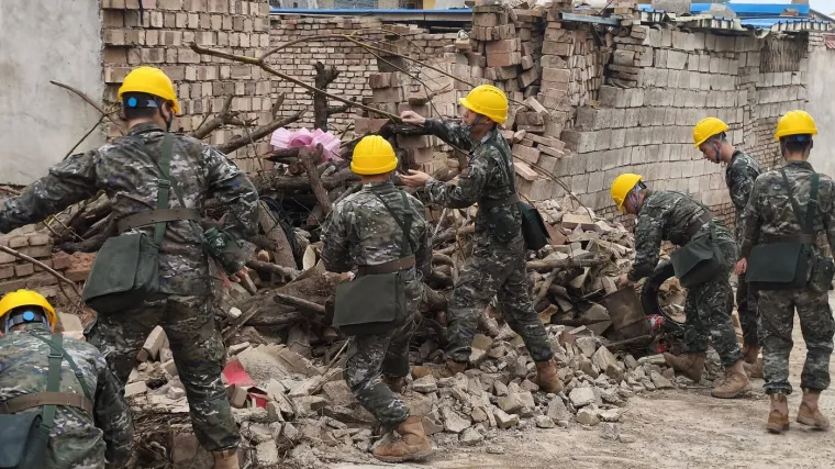 Nakon masivnog potresa u kojem ima ozlijeđenih, zemlju pogodilo skoro 50 naknadnih podrhtavanja