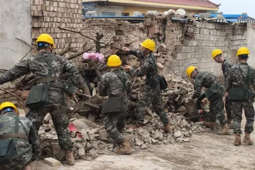Nakon masivnog potresa u kojem ima ozlijeđenih, zemlju pogodilo skoro 50 naknadnih podrhtavanja