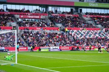Brentford razbio Man United: Bivši golman Liverpoola obranio penal Fernandesu za ludnicu