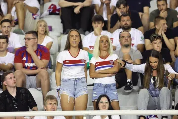 Uzavrela atmosfera na Poljudu: Misteroizne navijačice privukle pažnju