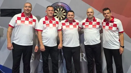 Povijesna medalja pikadista! Pogledajte kako su momci ponosno podignuli hrvatsku zastavu: 'Presretni smo'