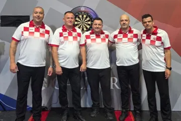 Povijesna medalja pikadista! Pogledajte kako su momci ponosno podignuli hrvatsku zastavu: 'Presretni smo'