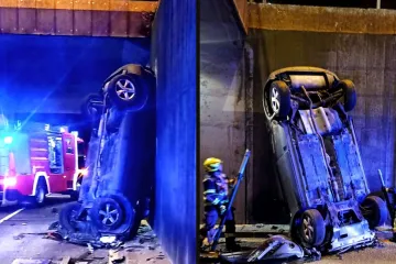 Nestvarni prizori iz Zagreba: Auto pao s nadvožnjaka i visio na haubi, vatrogasci izvukli vozačicu