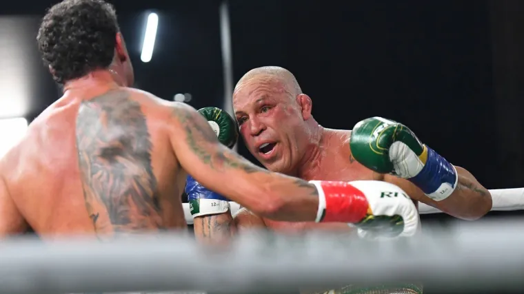 Legendarni rival Cro Copa i jedan od najpoznatijih boraca teško nokautiran u makljaži nakon kraja meča