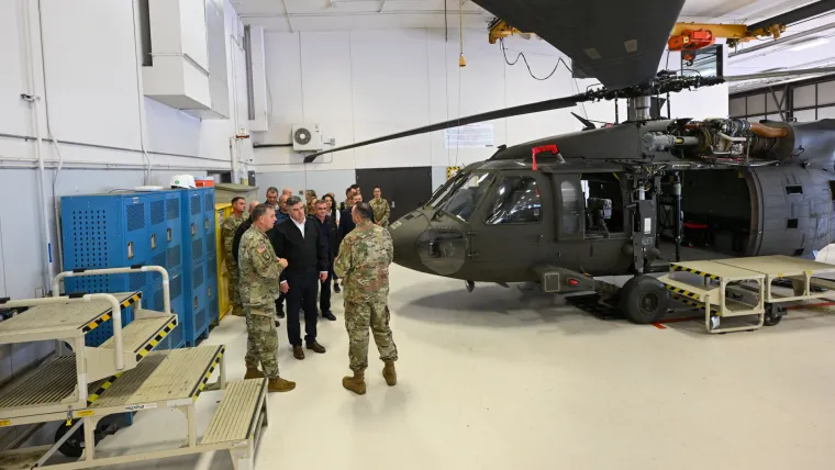 Milanović posjetio kamp s Bradleyjima i pohvalio hrvatske vojnike: 'Jedini u Europi imaju ovo'