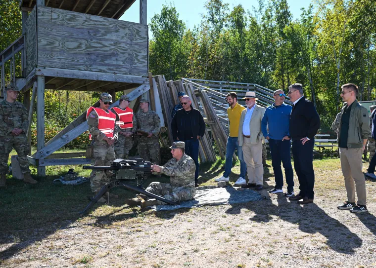 Milanović posjetio kamp s Bradleyjima i pohvalio hrvatske vojnike: 'Jedini u Europi imaju ovo'