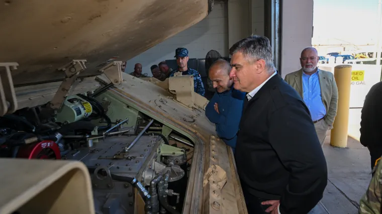 Milanović posjetio kamp s Bradleyjima i pohvalio hrvatske vojnike: 'Jedini u Europi imaju ovo'