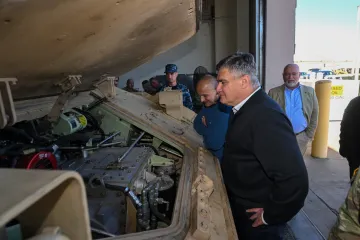 Milanović posjetio kamp s Bradleyjima i pohvalio hrvatske vojnike: 'Jedini u Europi imaju ovo'