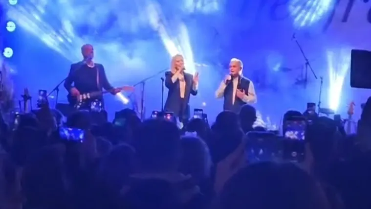 Gradonačelnik Pregrade popeo se na pozornicu pa zapjevao s Jelenom Rozgom! I pjevačica ga pohvalila