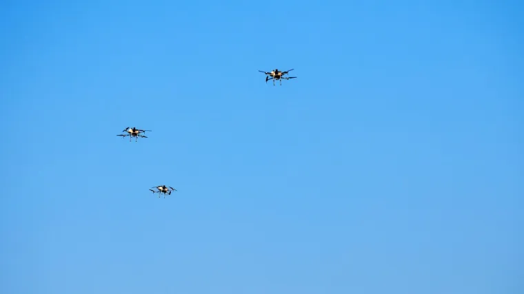 Misteriozni dronovi napravili kaos na drugom kraju Europe: Preusmjereni avioni puni turista