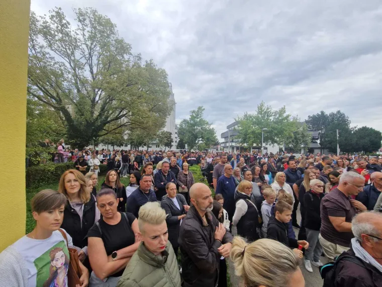 Majka pretučenog učenika u suzama: 'To su djeca koja ne znaju što znači riječ tučnjava'