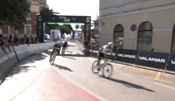 Arsenal golom u 96. minuti pobijedio u derbiju i približio se Liverpoolu