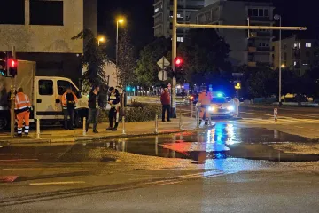 Pukla cijev na križanju Selske i Krapinske: 'Sve je pod vodom'