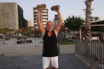 Pogledajte 76-godi&scaron;njaka koji je snažan kao Cro Cop: Bicepsi, tricepsi, a godine su samo broj