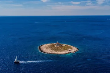 Savršeni kontrast užurbanom životu: Hrvatski otok koji mirom jednostavno poziva na odmor