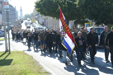 Bjelovar se poklonio herojima: Tisuće ljudi u Mimohodu pobjednika za branitelje Barutane