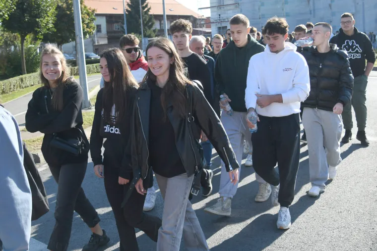 Bjelovar se poklonio herojima: Tisuće ljudi u Mimohodu pobjednika za branitelje Barutane