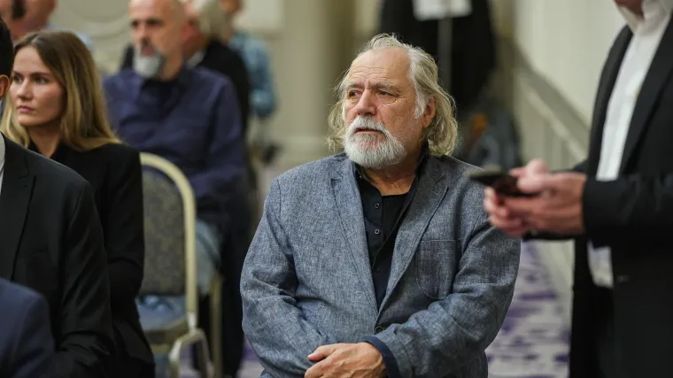 Rade Šerbedžija uz mnoge poznate ličnosti odao počast teniskom velikanu