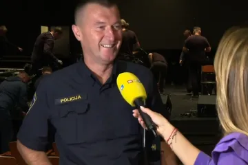 Žare je kvartovski policajac i djeca ga obožavaju: 'Ja pišem molbu za mirovinu, a oni mi daju priznaja'