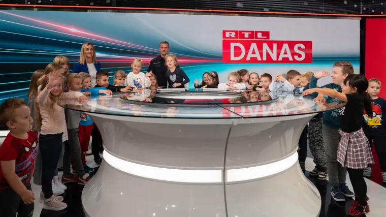 Dan otvorenih vrata RTL-a: Prvašići učili o sigurnosti u prometu i otkrili čaroliju televizije