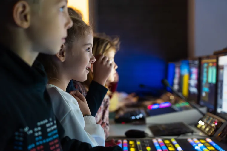 Dan otvorenih vrata RTL-a: Prvašići učili o sigurnosti u prometu i otkrili čaroliju televizije