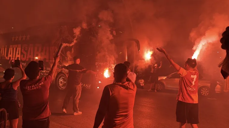 Paklena dobrodošlica: Evo što su navijači Galatasaraya priredili Liverpoolu usred noći
