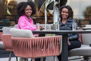 Dvije ljepotice uljepšale dan u Osijeku: Osmijesima od uha do uha privukle pažnju