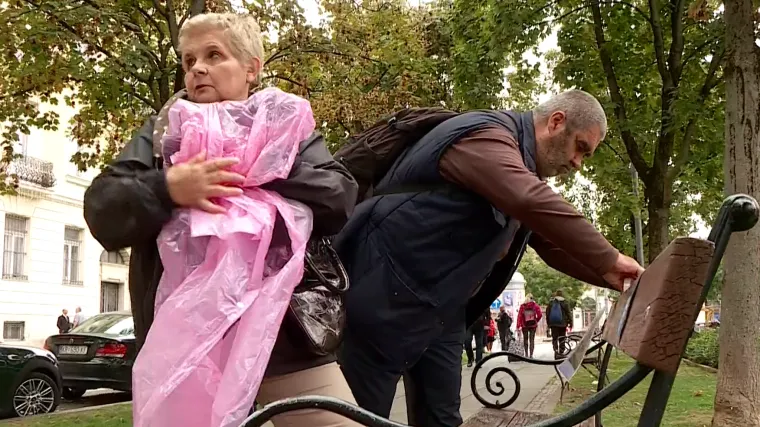 Marijan i Vesna po gradu ostavljaju dekice za beskućnike: 'To može značiti život'