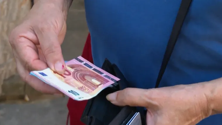 Kolika bi nam trebala biti plaća? Stručnjaci izračunali, a do nje možemo na jedan način