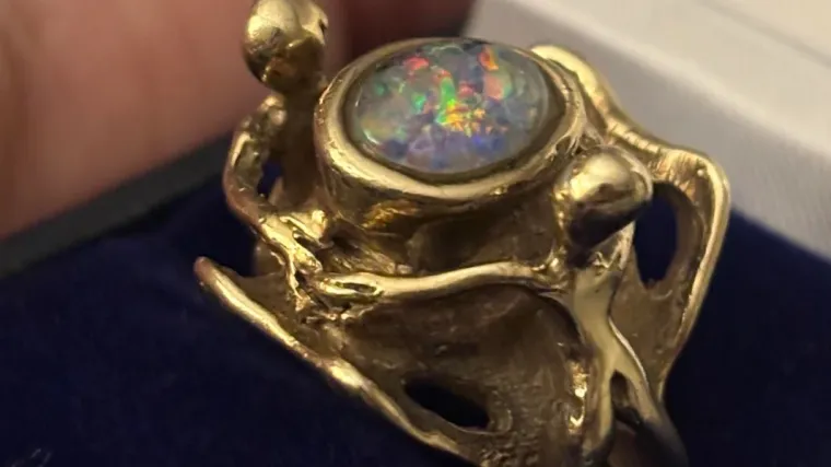 Kupio je prsten za samo četiri eura i ostao presretan kada mu je rečeno koliko zapravo vrijedi