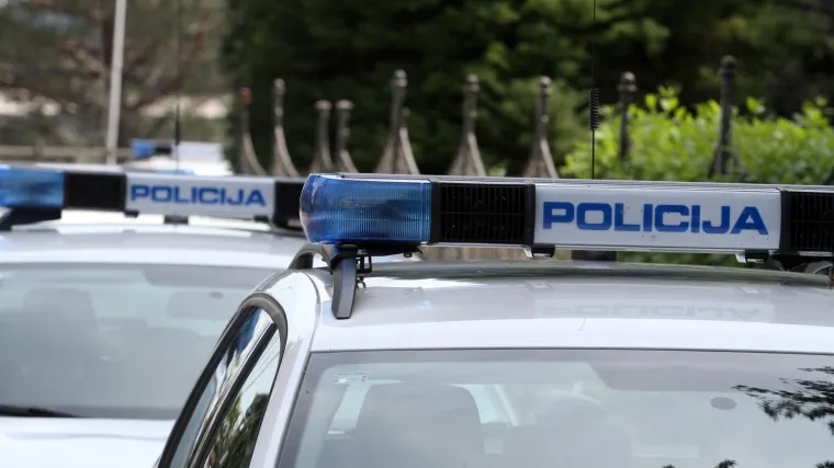 Drama u Zaprešiću! Muškarac pretukao ženu pa se zabarikadirao u garažu i prijetio da će sve pobiti