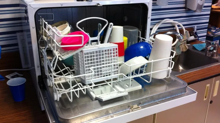 Ove stvari nikad ne perite u perilici posuđa: 'Nije sve prikladno za takav način pranja'