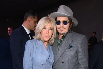 Holivudski zavodnik ruku pod ruku s Macronovom suprugom: Izborila se za fotografiju