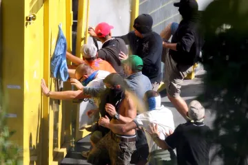 Eskalacija u Italiji: Huligani pretvorili ulice Napulja u bojno polje uoči Lige prvaka