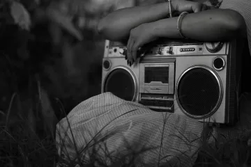 [KVIZ] Možeš li imati sve točno na pitanjima o najvećim hitovima 70-ih?