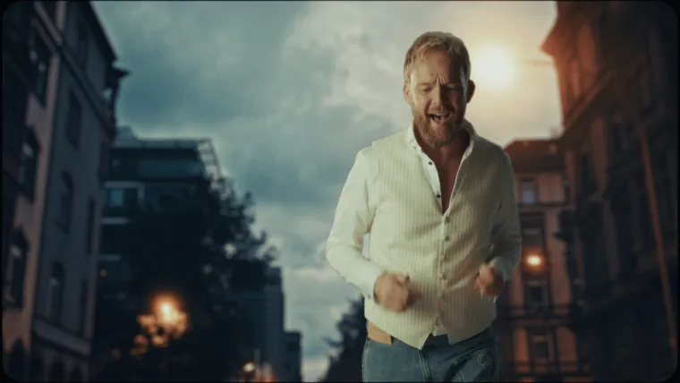 Saša Lozar novim singlom 'S nama sve počinje' unosi svjetlo u jesenske dane