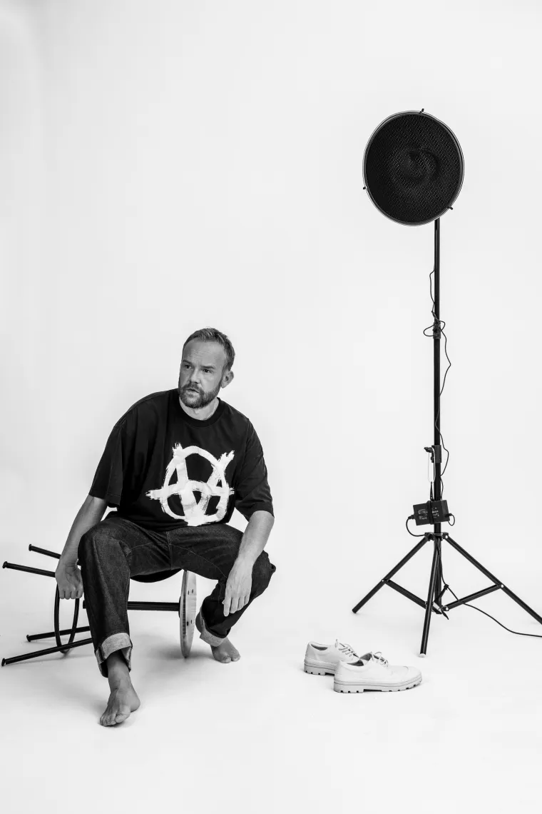 Saša Lozar novim singlom 'S nama sve počinje' unosi svjetlo u jesenske dane