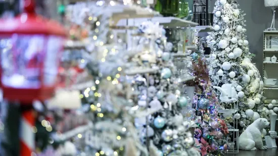 Je li prerano za kuglice i lampice već u listopadu? 'Ubili su duh Božića, sve samo zbog love'