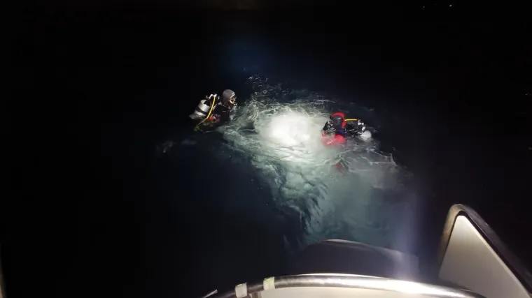 Auto je potonuo, a četvero ljudi je ostalo zarobljeno unutra: 'Zaronio je na 16 metara, ali...'