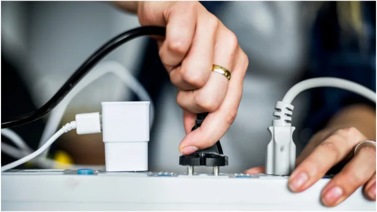 Stručnjak upozorava: 'Oprez s produžnim kablovima, ovaj postupak značajno povećava rizik od požara'