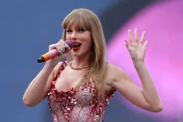 Taylor Swift oduševila, ali i šokirala: Eksplicitni stihovi o Travisu Kelceu podijelili fanove