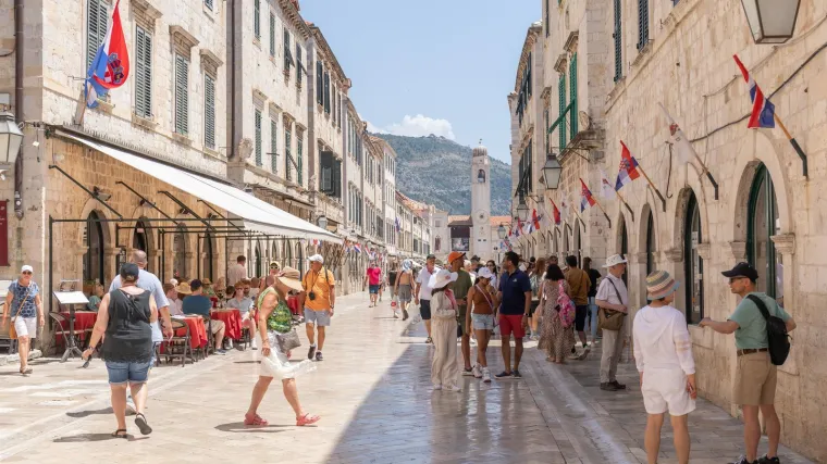 I to se dogodilo! Kafić u poznatom hrvatskom gradu dobio kaznu: Gradonačelnik im skratio radno vrijeme