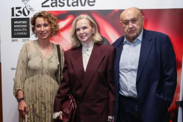 Pogledajte tko je sve od poznatih došao u HNK: Najpoznatiji odvjetnički par oduševio modnom kombinacijom